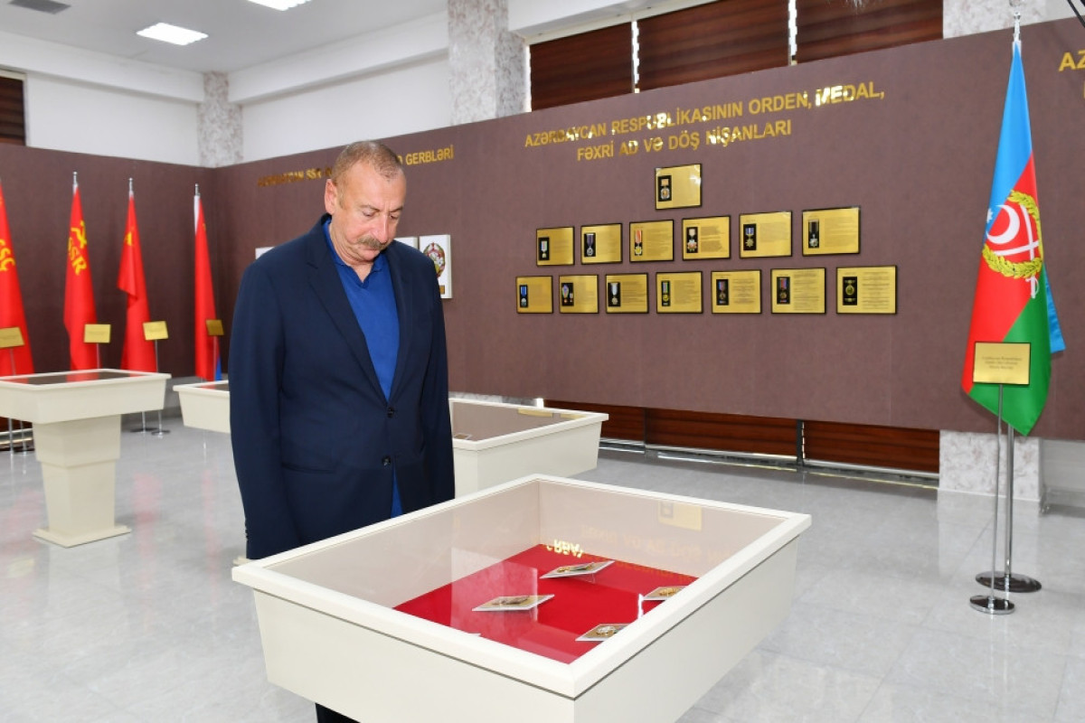Президент Ильхам Алиев в Музее государственной символики в Агсу