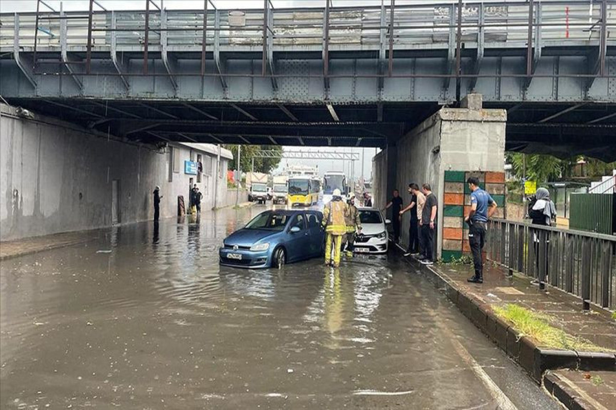 İstanbulda yağan güclü yağış fəsadlar törədib