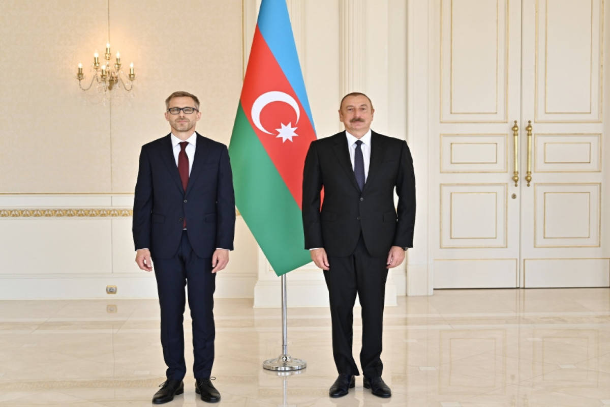 Президент Азербайджана принял верительные грамоты нового посла Швеции