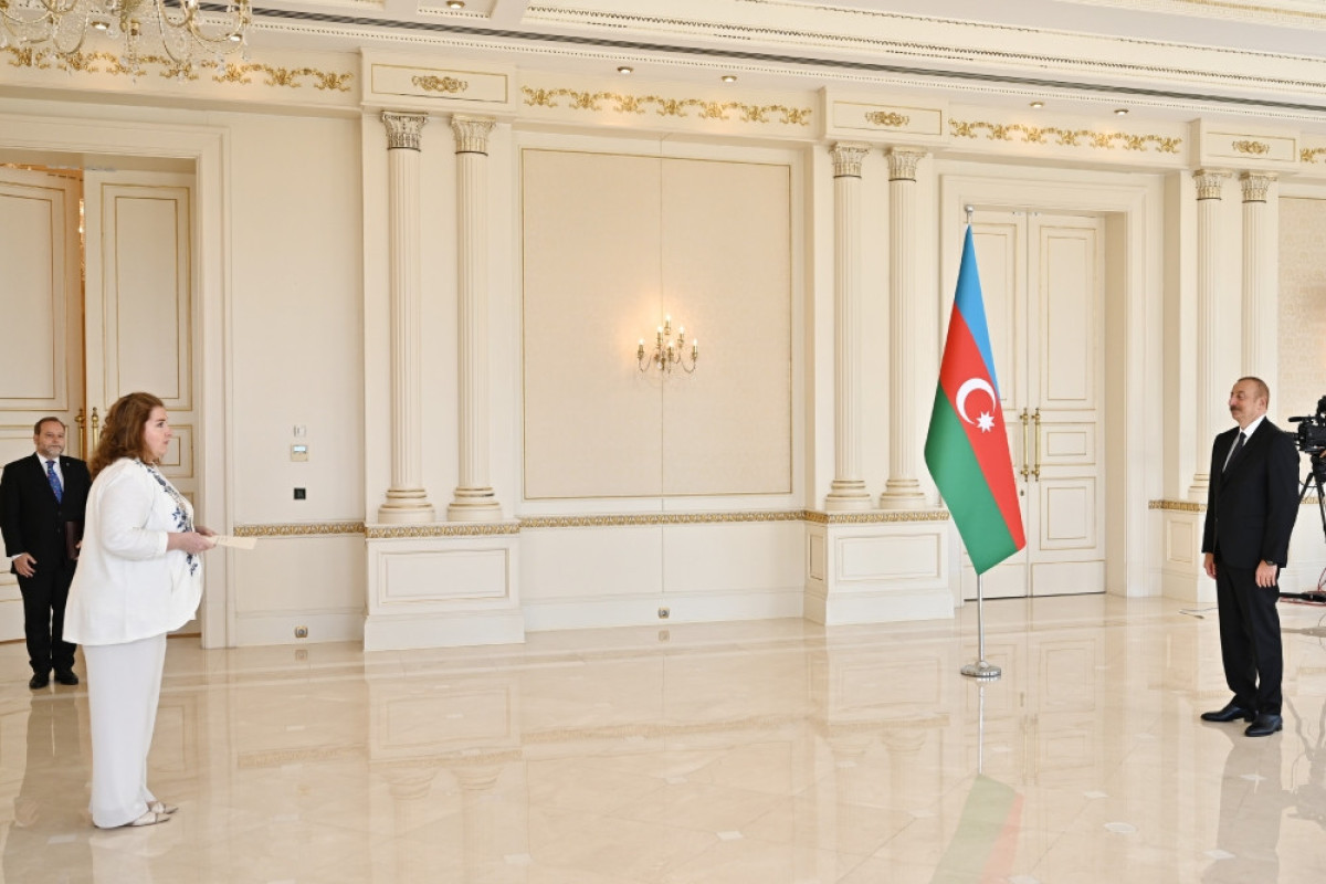 President Ilham Aliyev receives credentials of new ambassador of Argentina