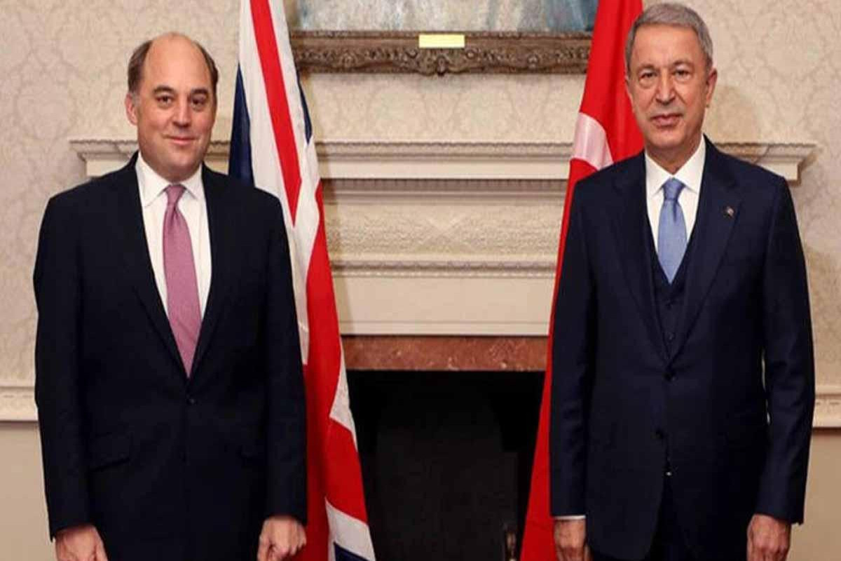 Türkiyə və Britaniya müdafiə nazirləri hərbi əməkdaşlığı müzakirə edib