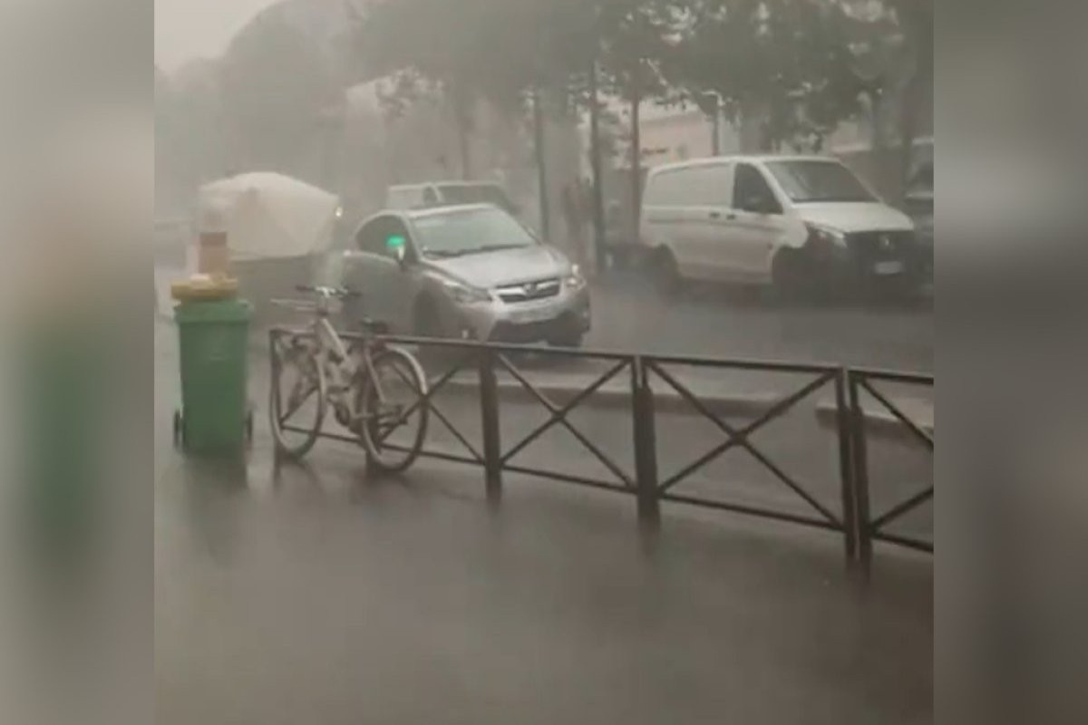 Heavy rainfall hits Paris after recent heatwave-PHOTO -VIDEO 