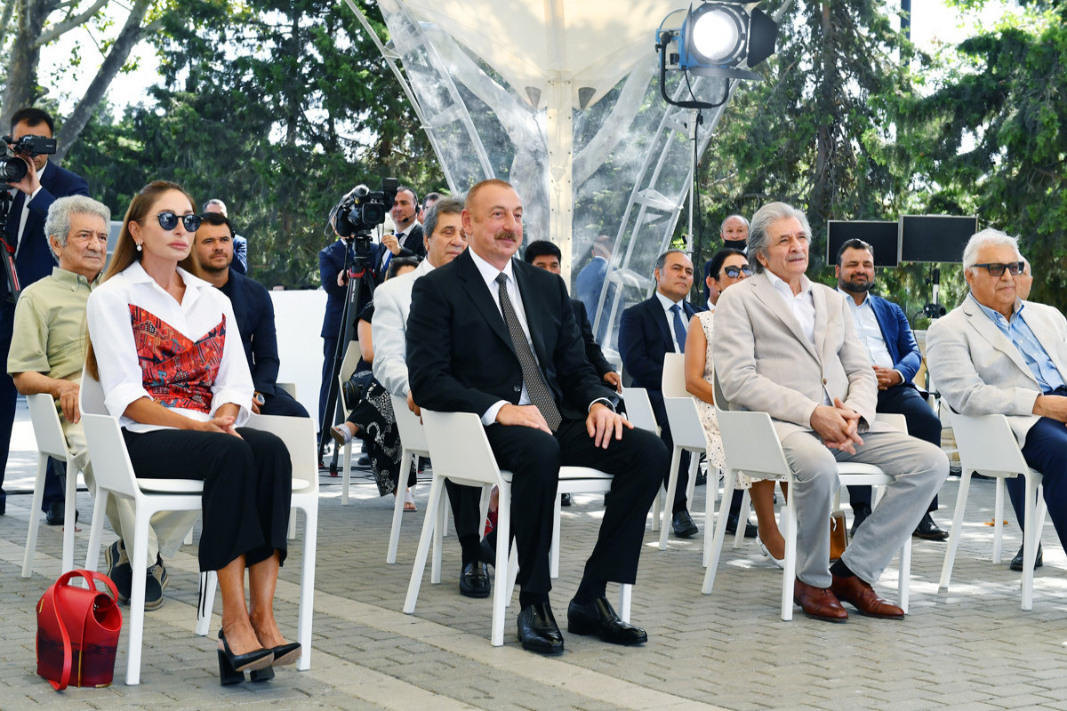 Prezident İlham Əliyev və Mehriban Əliyeva Bakıda Müslüm Maqomayevin abidəsinin açılışında iştirak edib  - YENİLƏNİB  - FOTO 