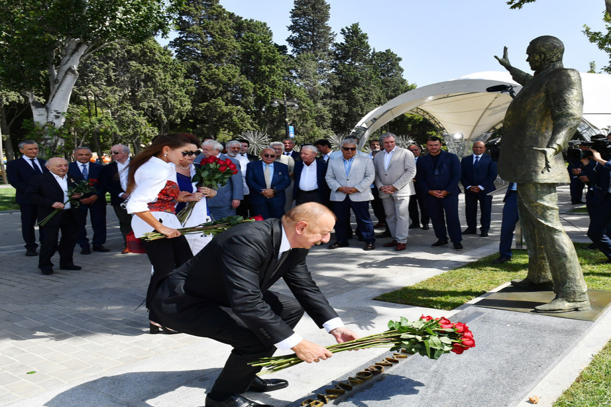 Президент Ильхам Алиев и Мехрибан Алиева приняли участие в открытии памятника Муслиму Магомаеву