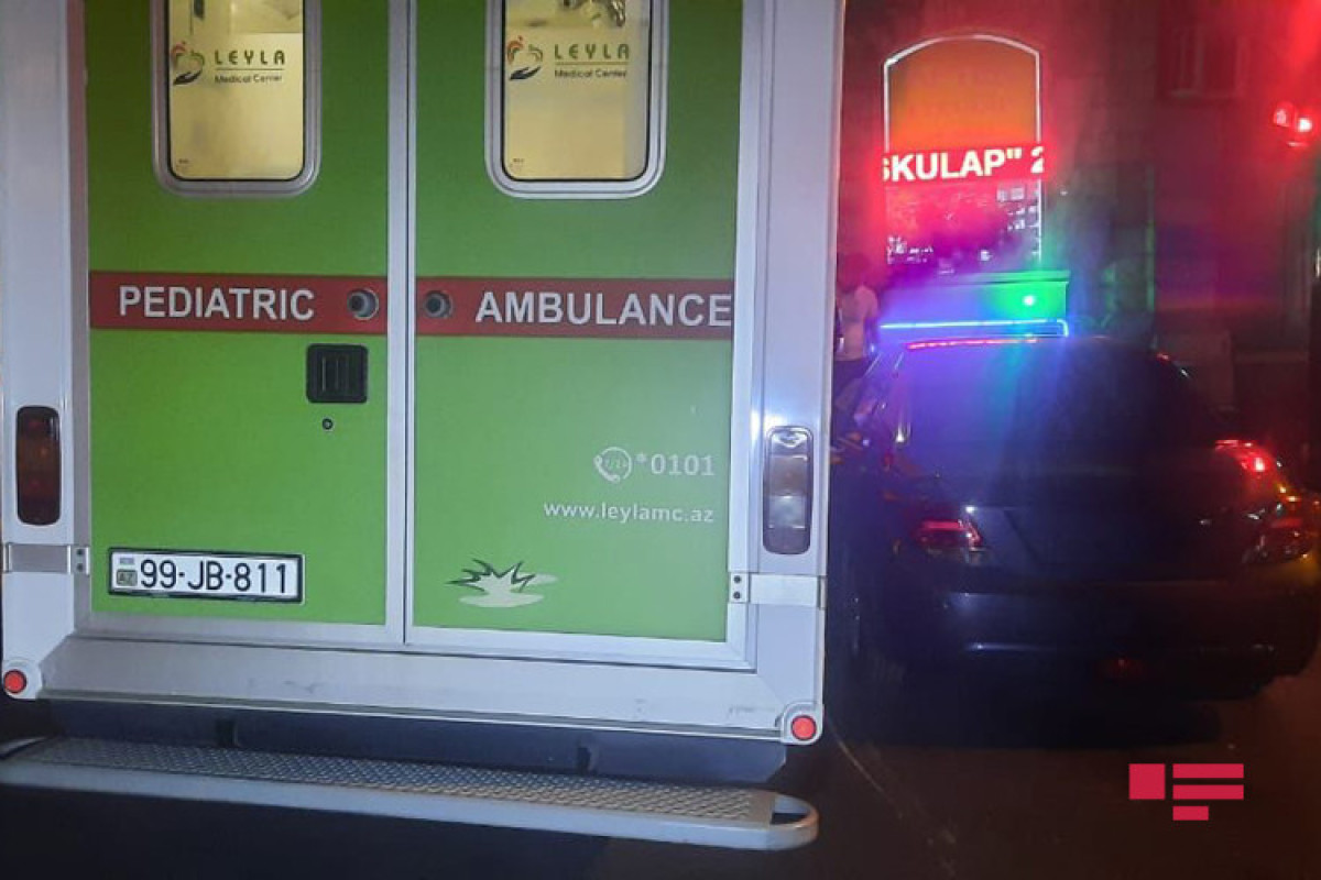 Bakıda ambulans qəzaya uğrayıb, həkim xəsarət alıb - FOTO 