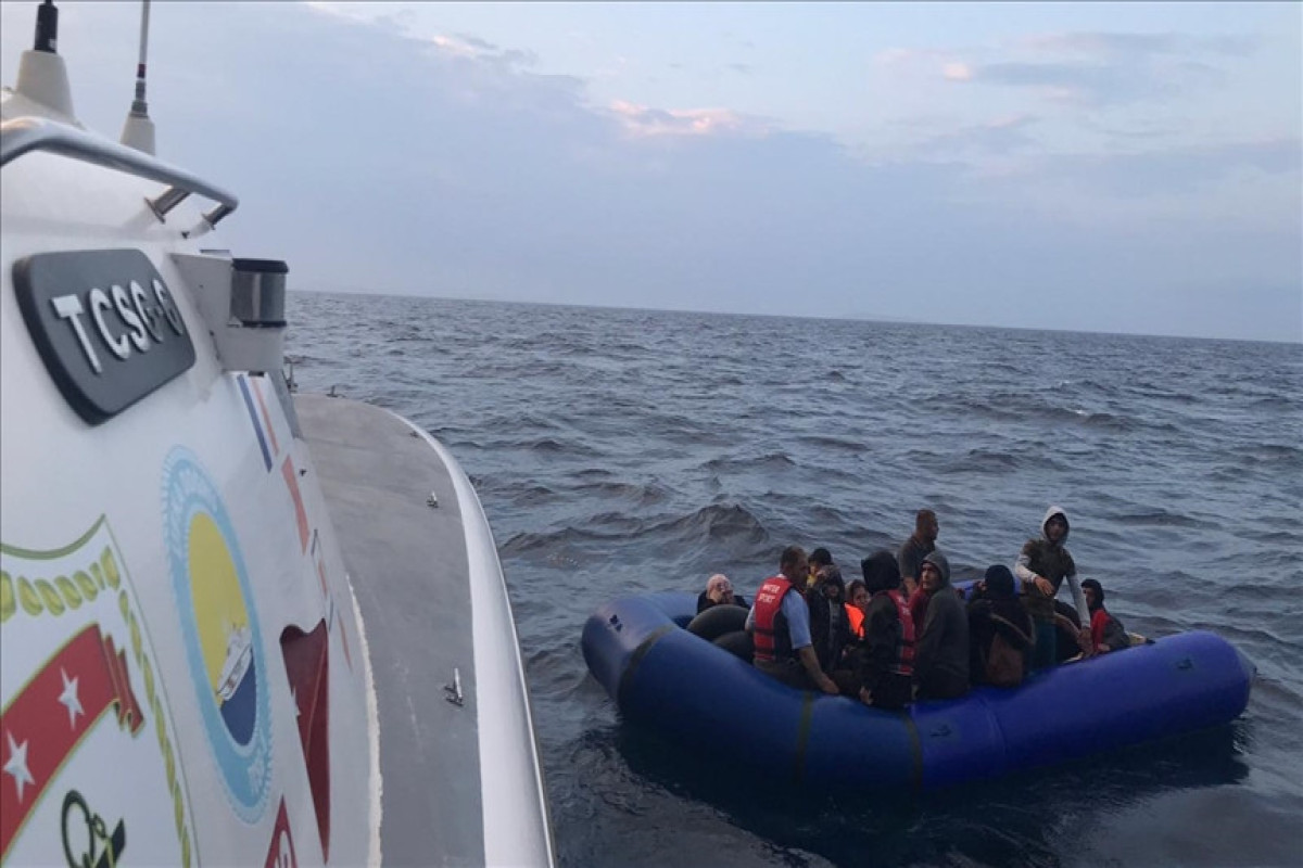 Турецкие пограничники спасли выдворенных Грецией мигрантов