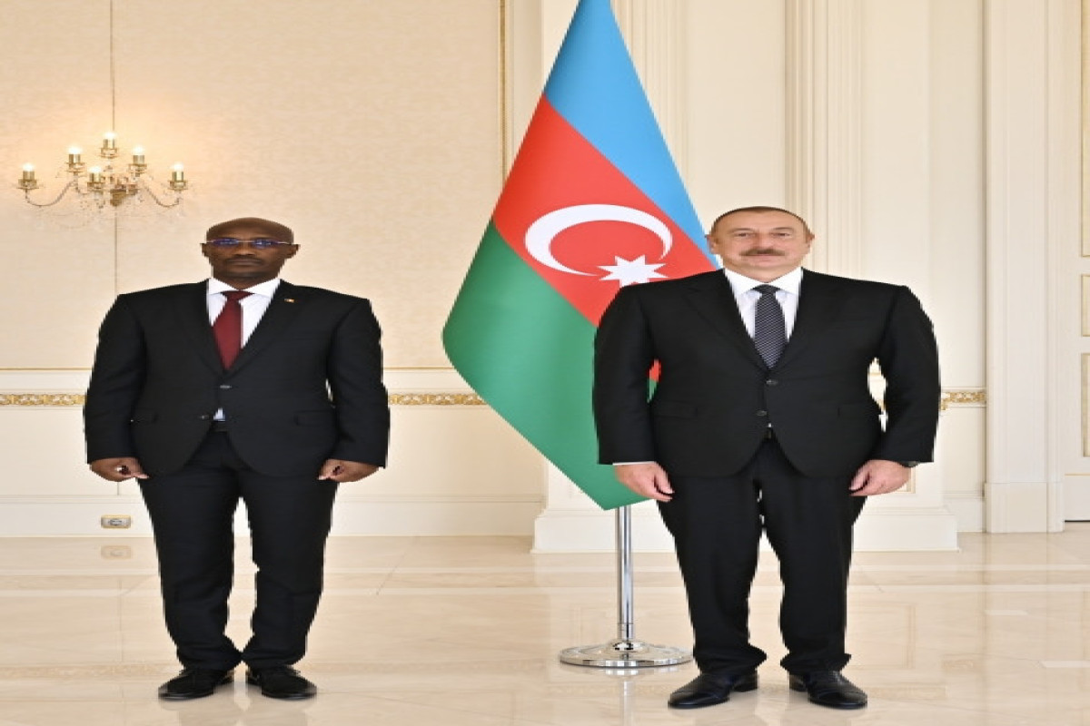 Президент Ильхам Алиев принял верительные грамоты нового посла Чада
