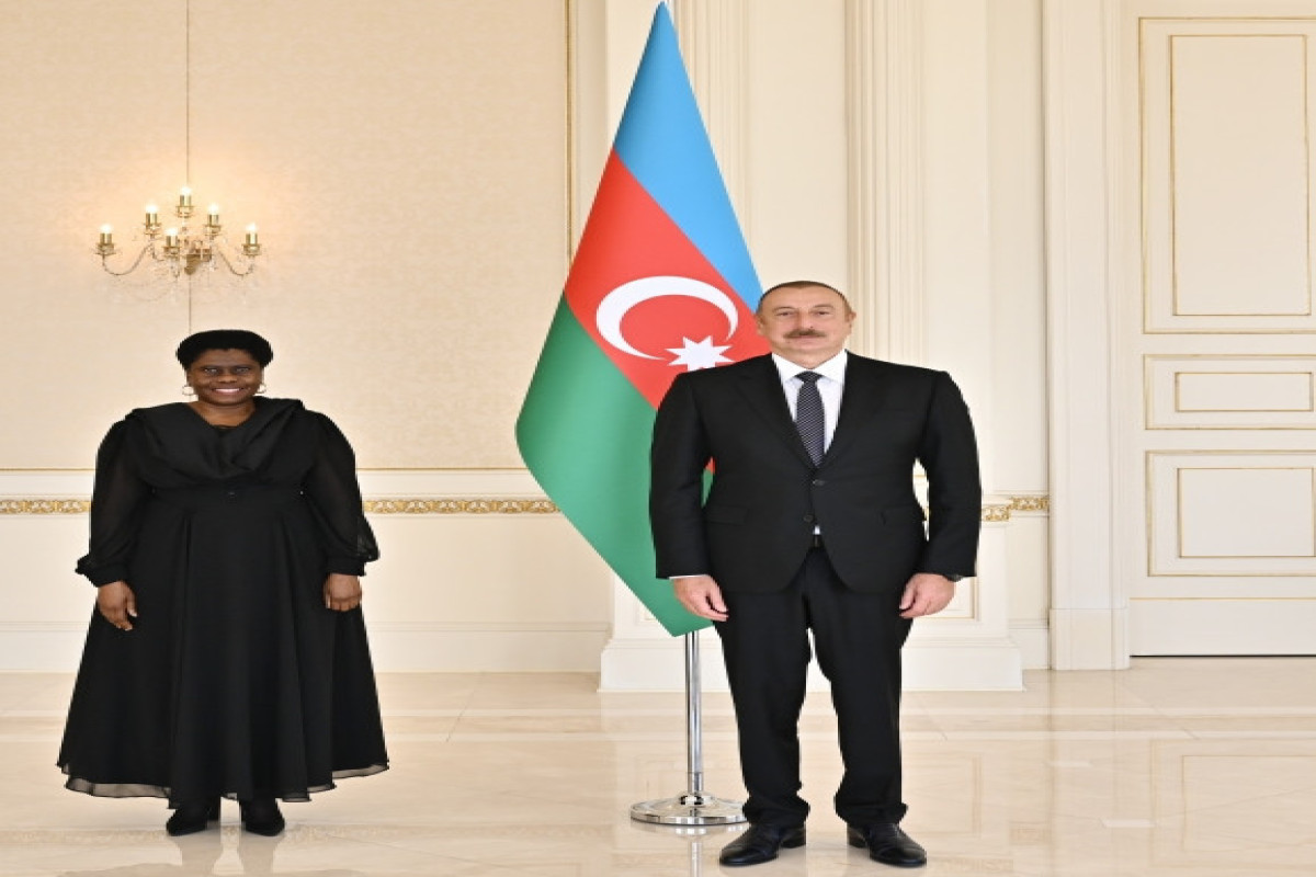 Президент Ильхам Алиев принял верительные грамоты нового посла ЮАР
