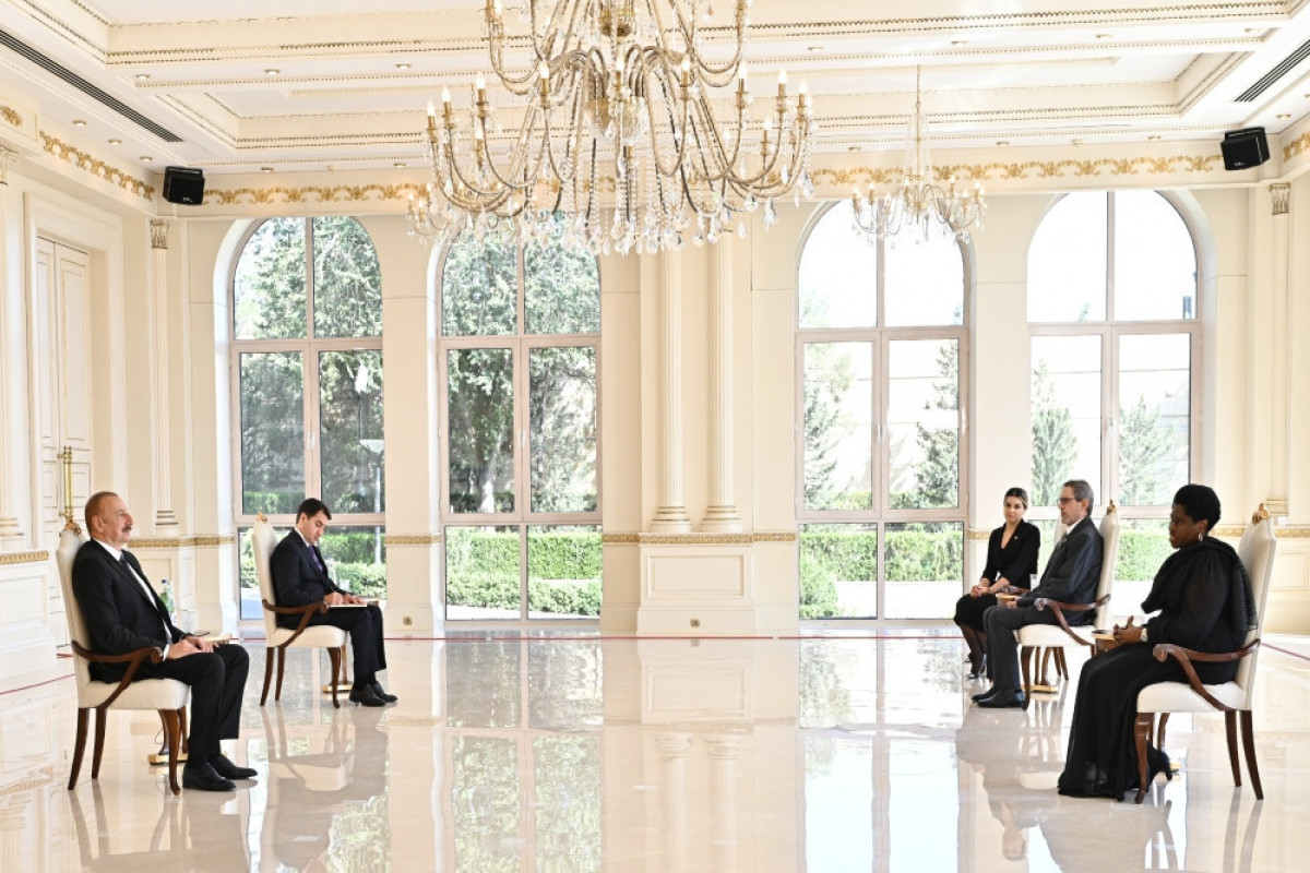 Президент Ильхам Алиев принял верительные грамоты нового посла ЮАР