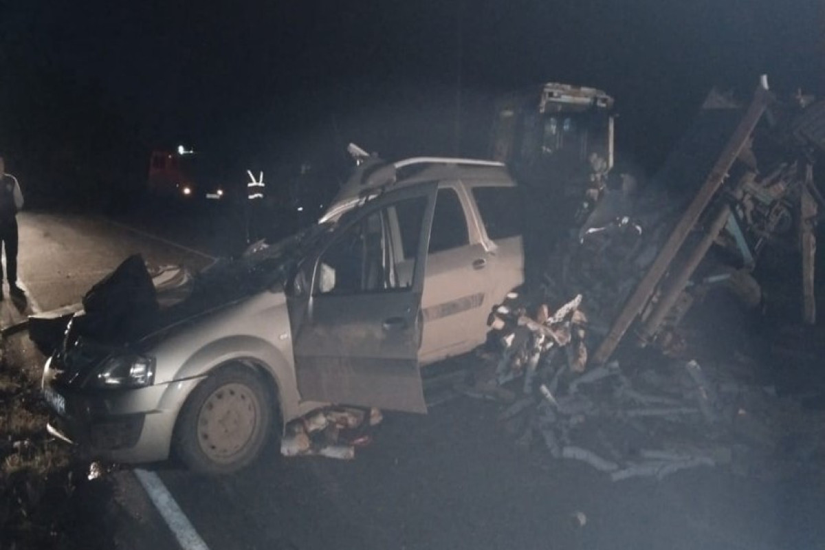 В РФ в результате ДТП с участием трактора погибли четыре человека