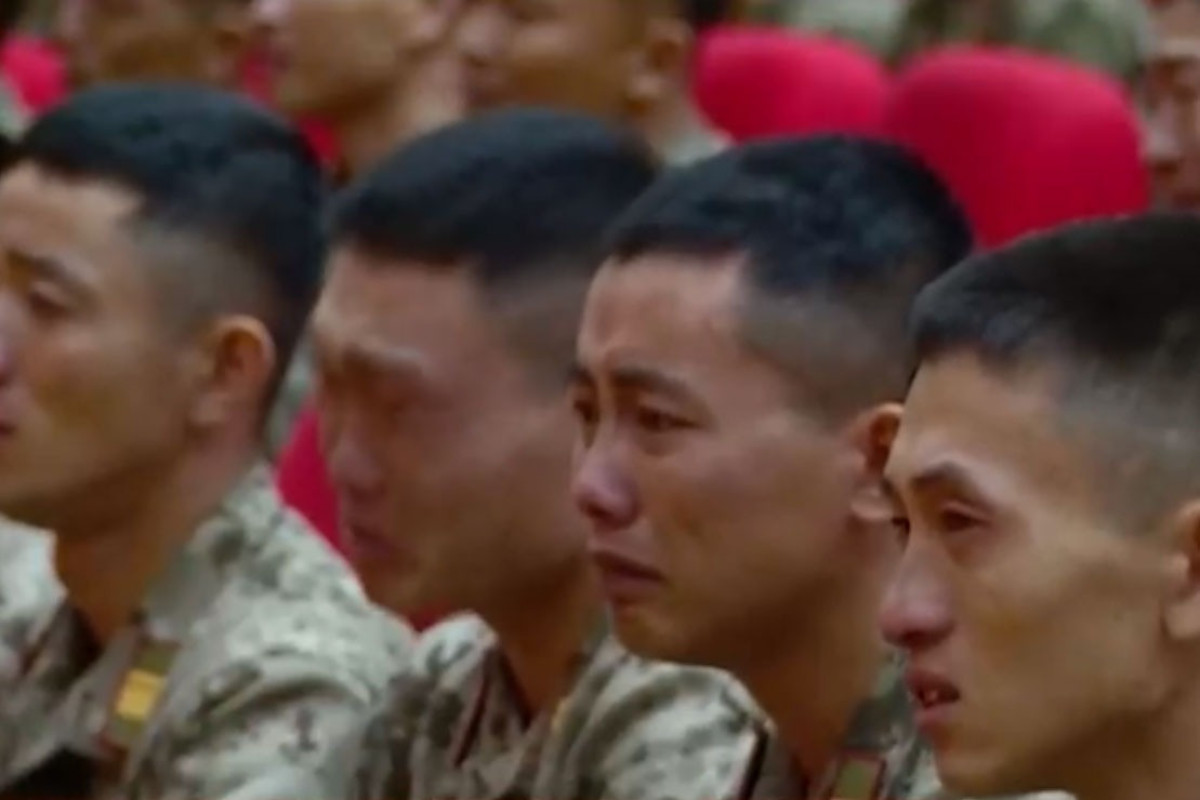Hərbçilər Şimali Koreya liderinin çıxışını ağlayaraq izləyib - <span class="red_color">VİDEO