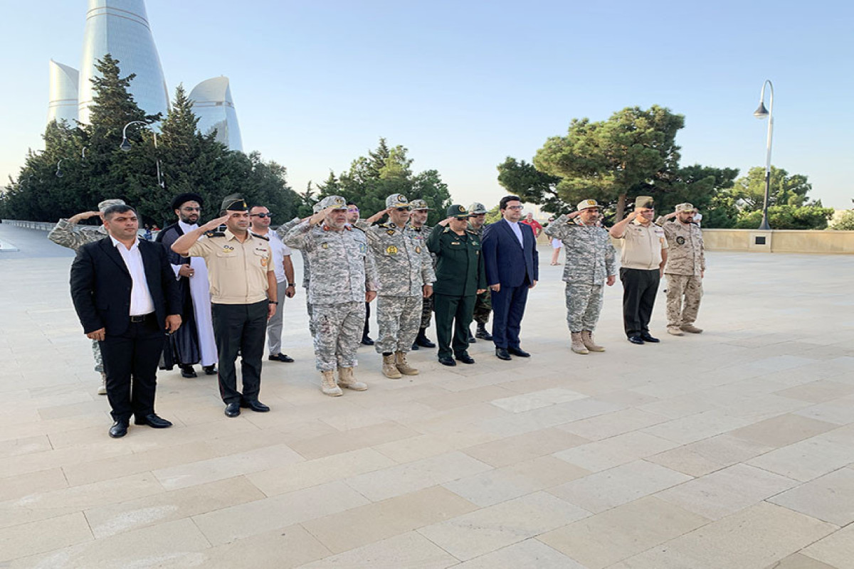 Иранская военная делегация посетила Аллею шехидов-ФОТО 