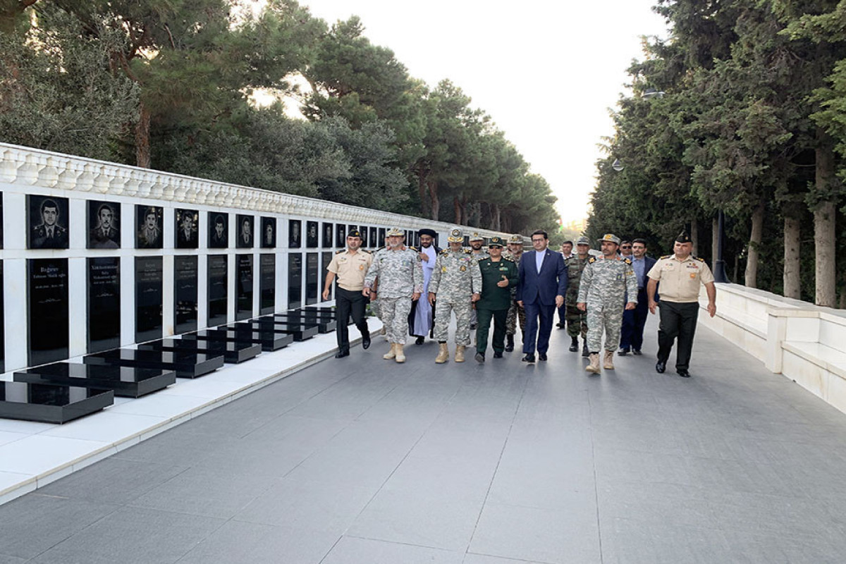 Иранская военная делегация посетила Аллею шехидов-ФОТО 