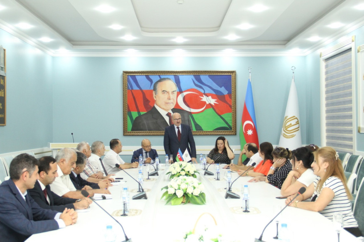 Gəncədə Nizami Gəncəvi irsi ilə bağlı görüşlər keçirilib