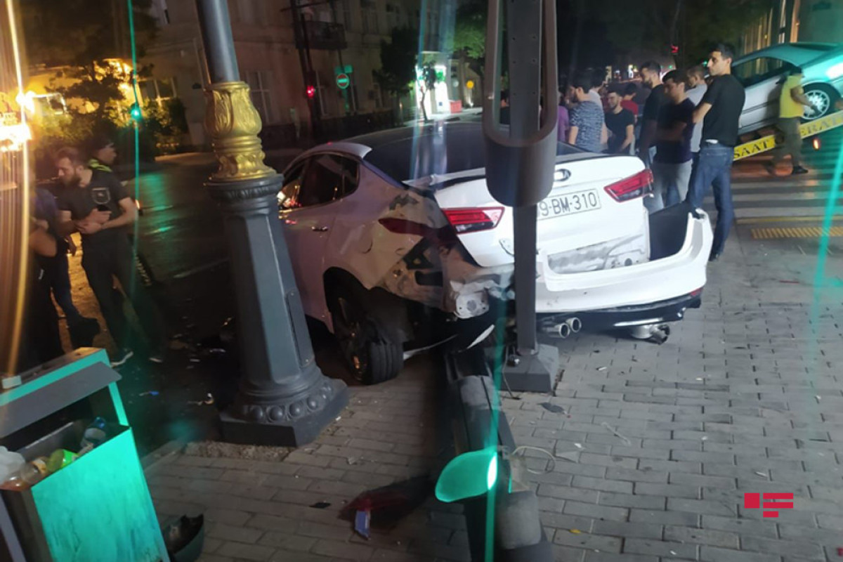 В Баку произошло тяжелое ДТП, есть погибший и раненые-ФОТО 