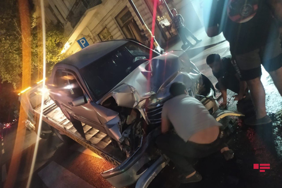 В Баку произошло тяжелое ДТП, есть погибший и раненые-ФОТО 