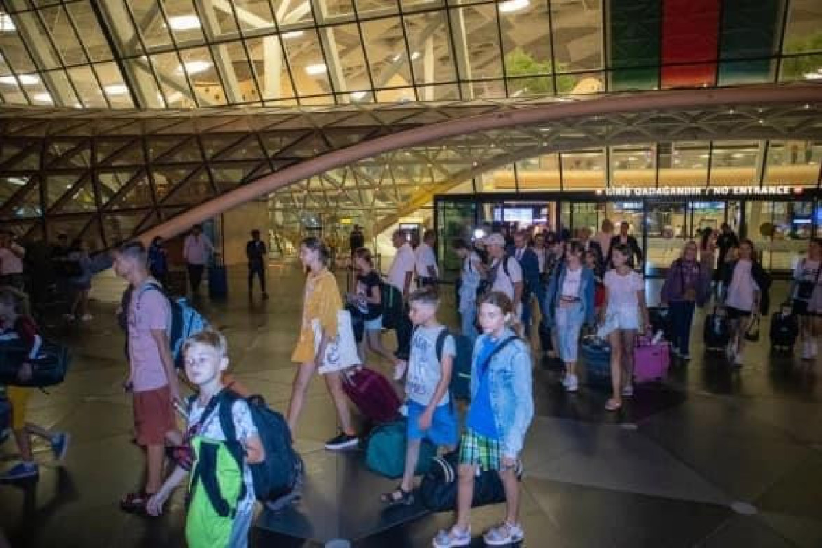 Heydər Əliyev Fondu ukraynalı uşaqları reabilitasiya üçün Bakıya gətirib