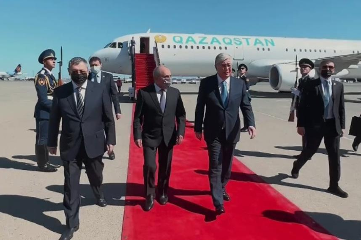 Qazaxıstan Prezidenti Kasım-Jomart Tokayev Azərbaycana rəsmi səfərə gəlib