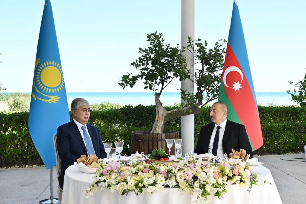 Qazaxıstan Prezidentinin şərəfinə rəsmi ziyafət verilib