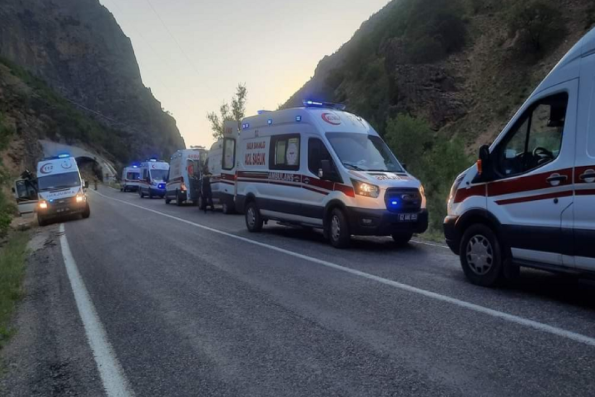 В Турции перевернулся междугородний автобус - пострадали 28 человек