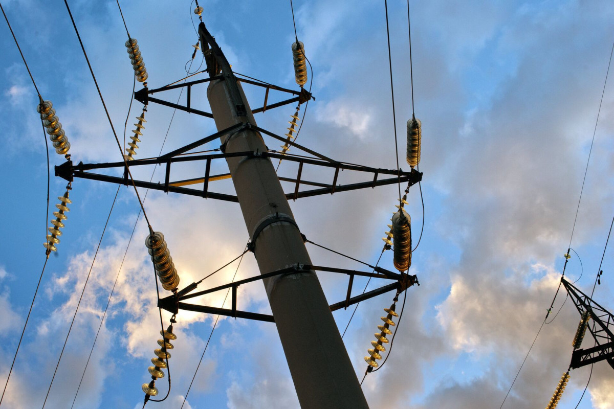 Rusiyada yay mövsümü üzrə elektrik enerjisi istehlakı maksimumu yenilənib