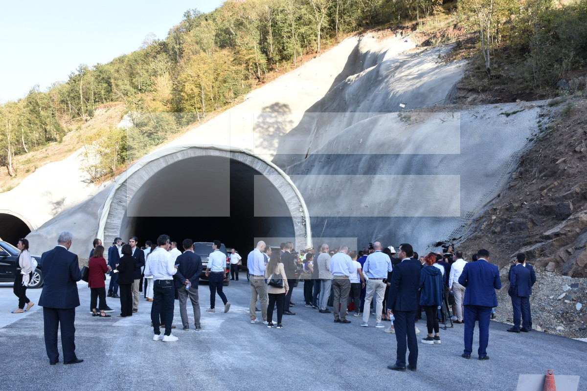 Diplomatik korpusun nümayəndələri Əhmədbəyli-Füzuli-Şuşa avtomobil yolu üzərindəki tunelə baxış keçiriblər - FOTO 