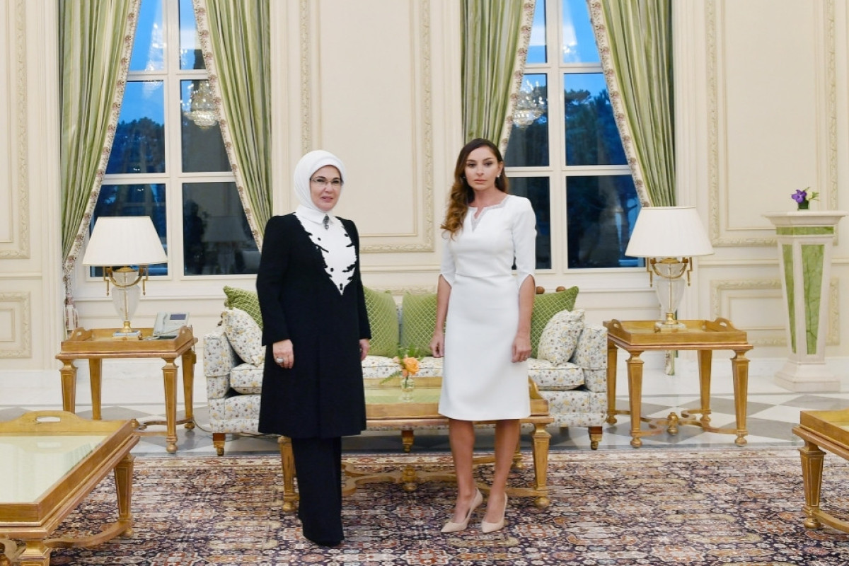 Əminə Ərdoğan Mehriban Əliyevanı təbrik edib