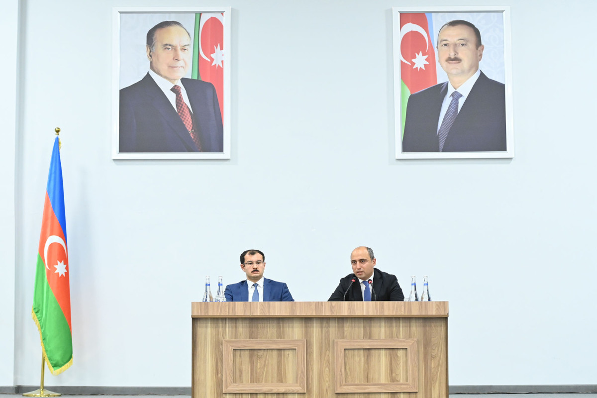 Emin Əmrullayev Sumqayıtda məktəb rəhbərləri ilə problemləri müzakirə edib