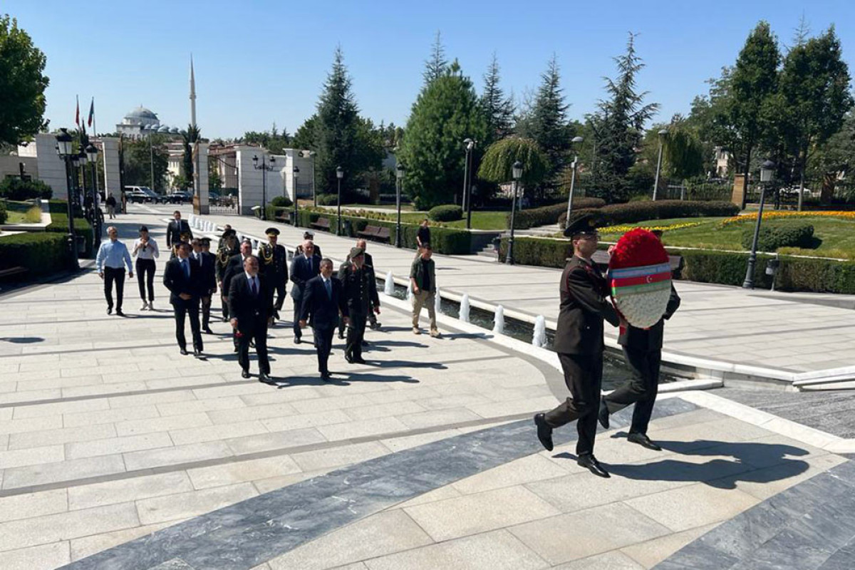 Azerbaijan Defense Minister visited Heydar Aliyev Park in Ankara