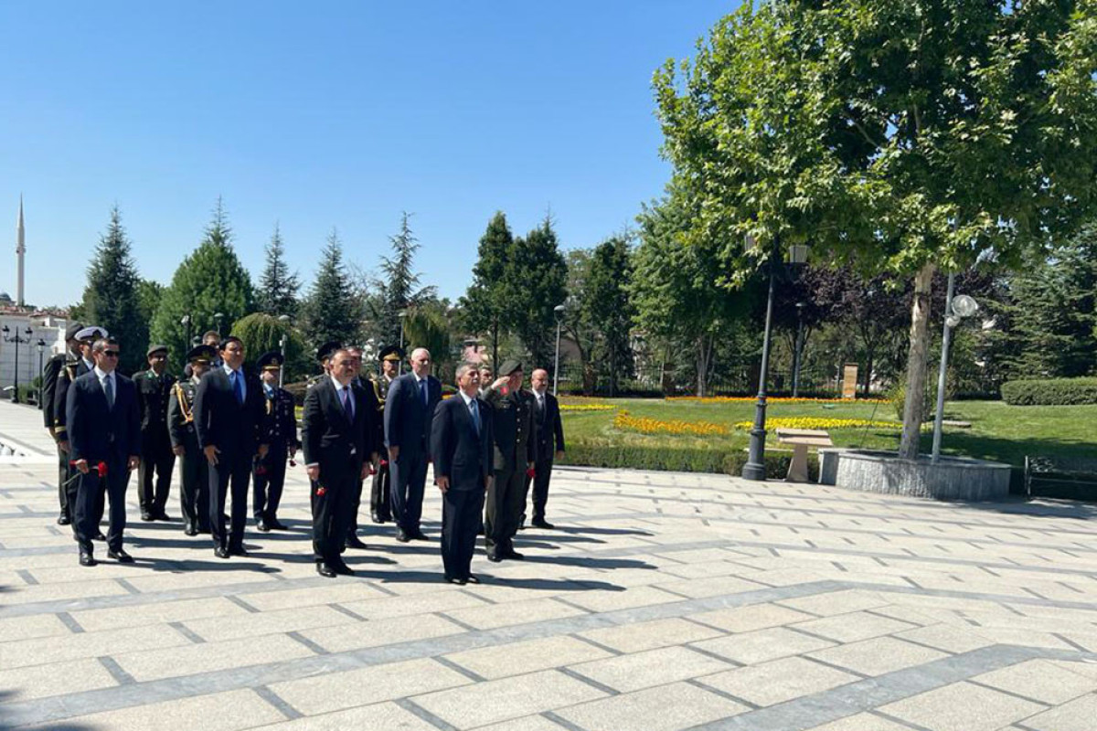 Azerbaijan Defense Minister visited Heydar Aliyev Park in Ankara