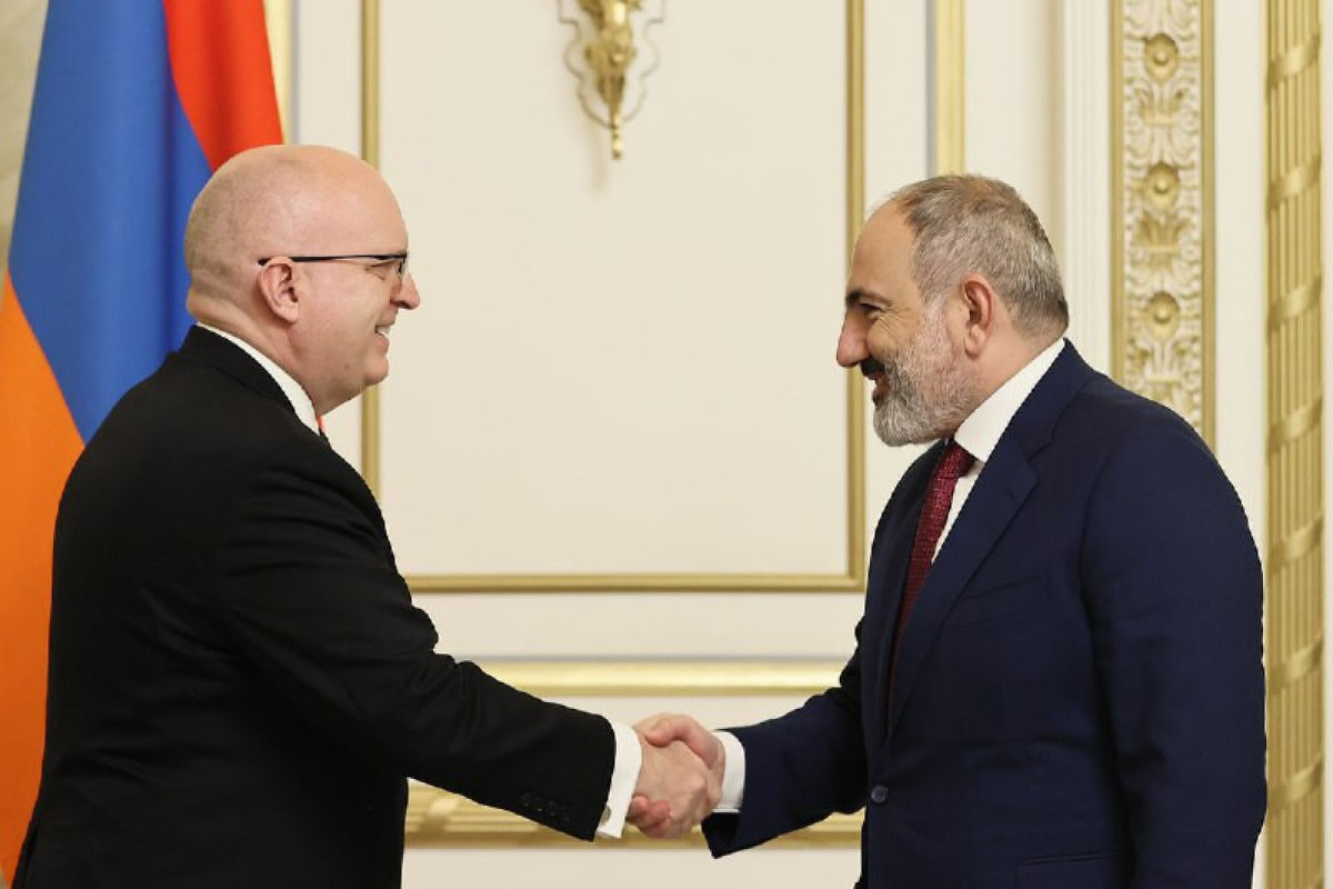Philip Reeker, U.S. Senior Advisor for Caucasus Negotiations and Nikol Pashinyan, Armenian PM