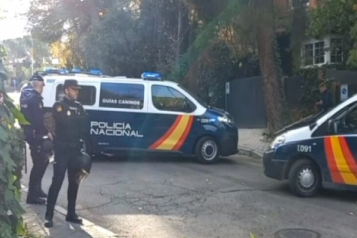 В посольстве США в Мадриде обнаружили посылку с взрывным устройством
