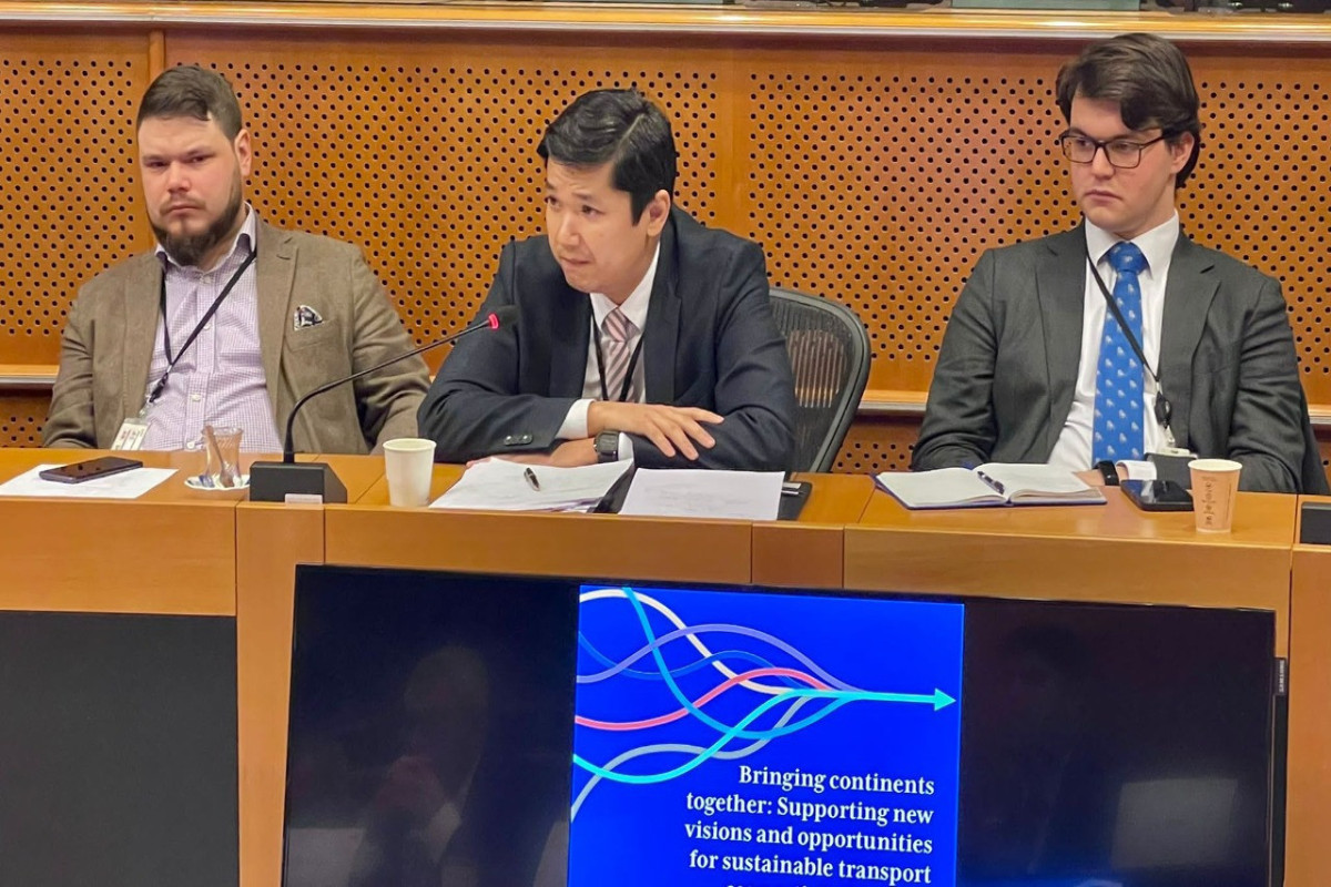 «Круглый стол» на тему «Новые взгляды и возможности создания устойчивого транспортного сообщения между Европой и Азией», организованный в Европарламенте
