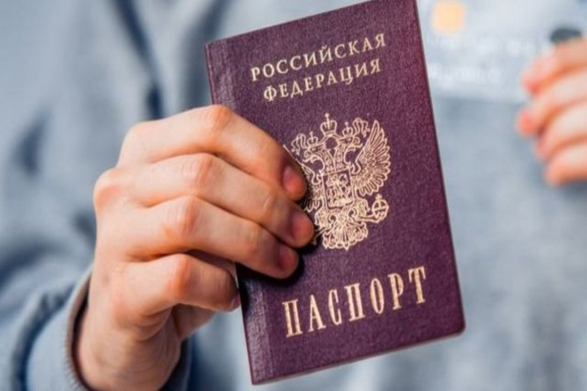 Edvard Snouden Rusiya pasportu alıb