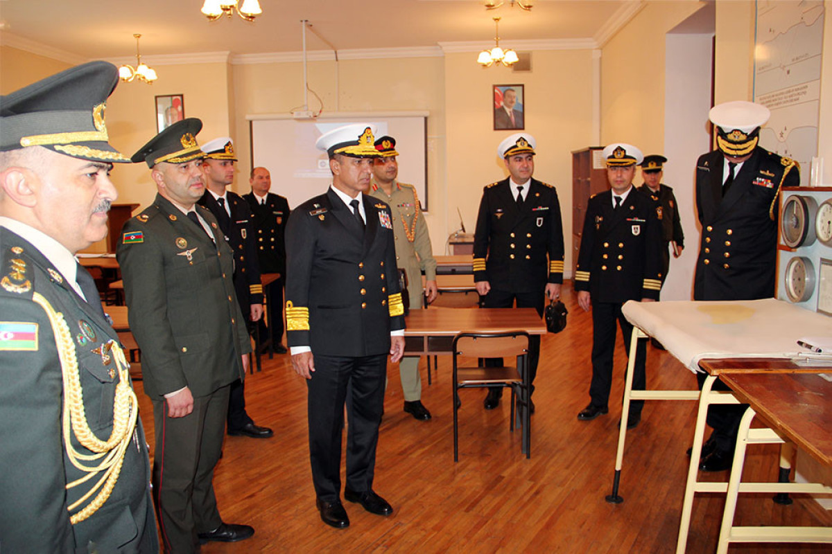 The Chief of the Naval Staff of the Pakistan Navy visited a military institute and one of the military units-Azerbaijan's MoD-PHOTO 