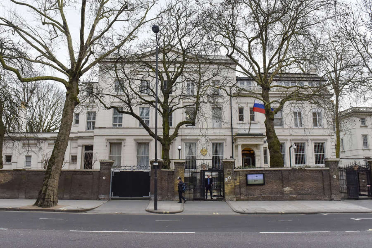 Посольство России требует от Лондона назвать причины задержания российского олигарха-ОБНОВЛЕНО 