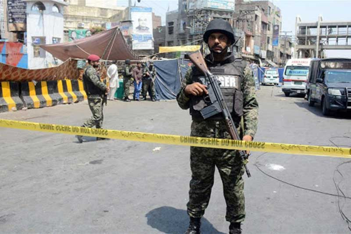 В результате теракта на северо-западе Пакистана погибли трое полицейских