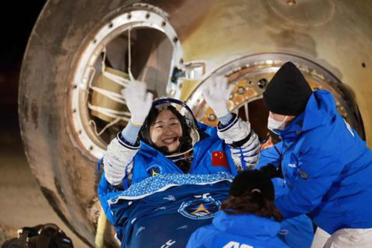 Chinese astronauts return to earth after 