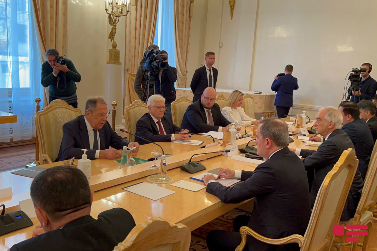 Meeting between Azerbaijani and Russian FMs starts in Moscow