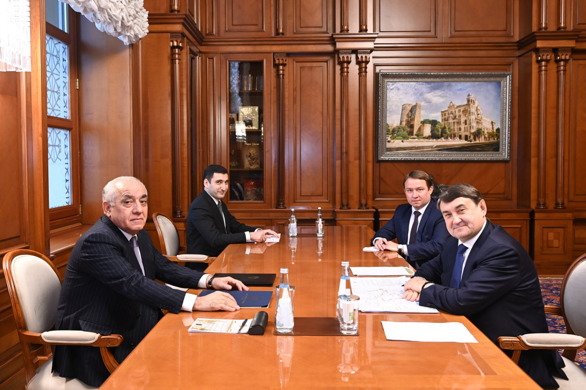 Али Асадов встретился с помощником президента России