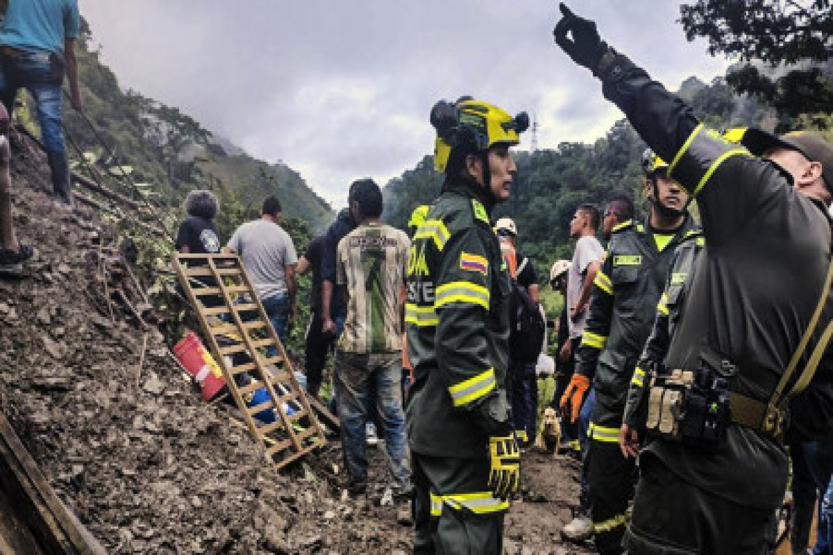 Colombia landslide buries bus, 