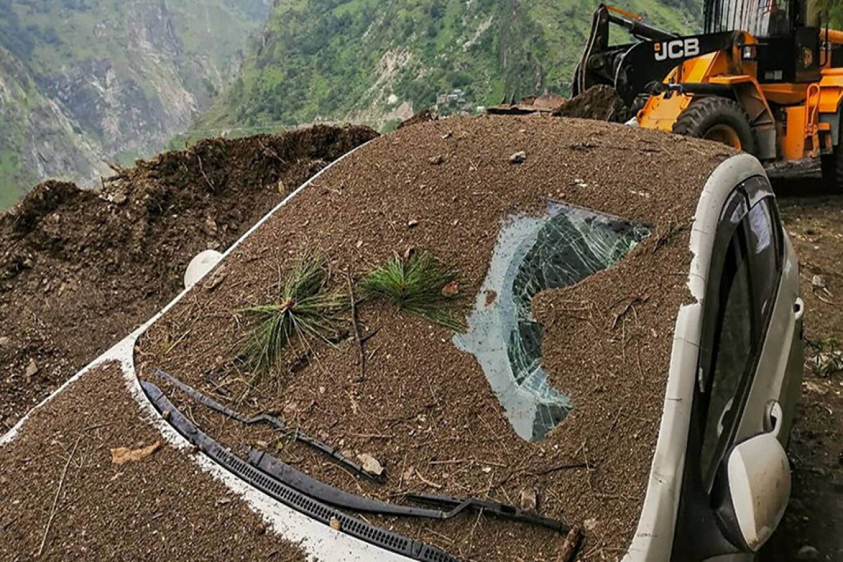 Kolumbiyada topraq sürüşməsi nəticəsində 30-dan çox adam ölüb