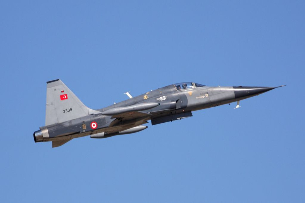 An F-5 aircraft crashes in Turkiye