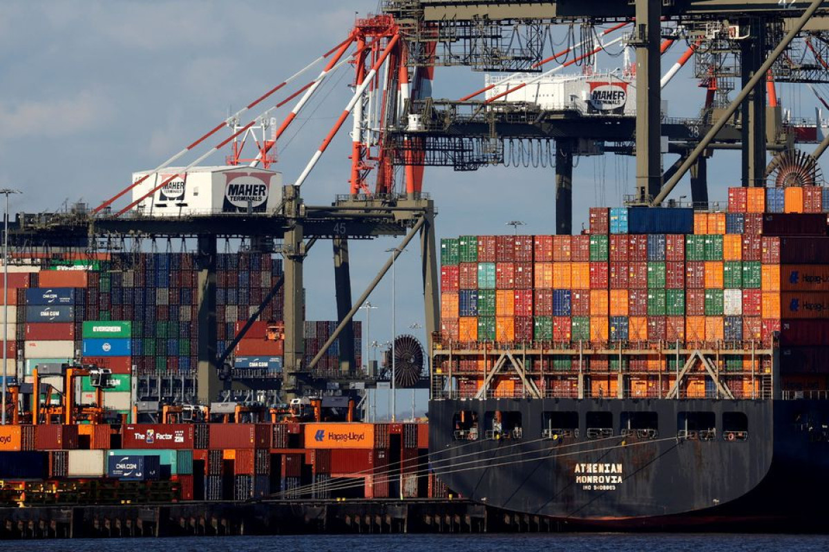 Weak U.S. goods exports weigh on trade deficit