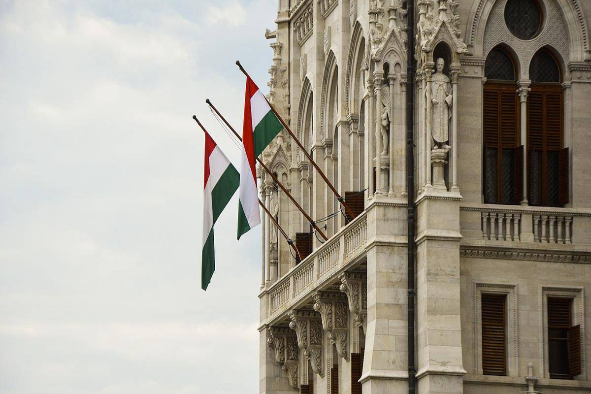 Правительство Венгрии отменило ограничение цен на бензин из-за санкций ЕС