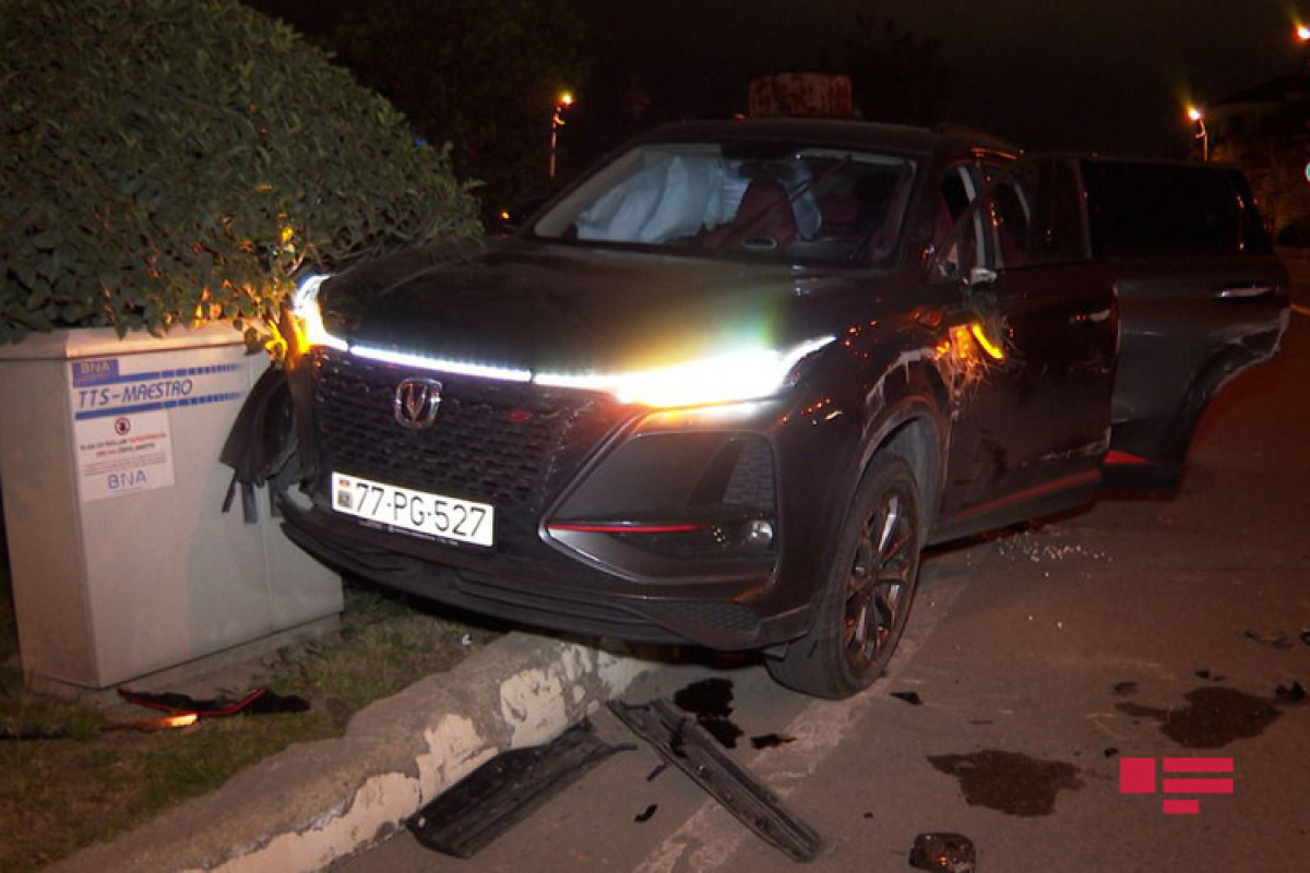 В Баку столкнулись два автомобиля, есть пострадавшие-<span class="red_color">ФОТО