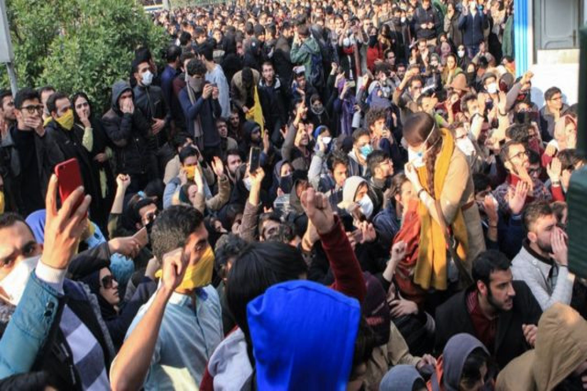 В Иране прошла акция протеста против казни одного из задержанных протестующих - ВИДЕО 