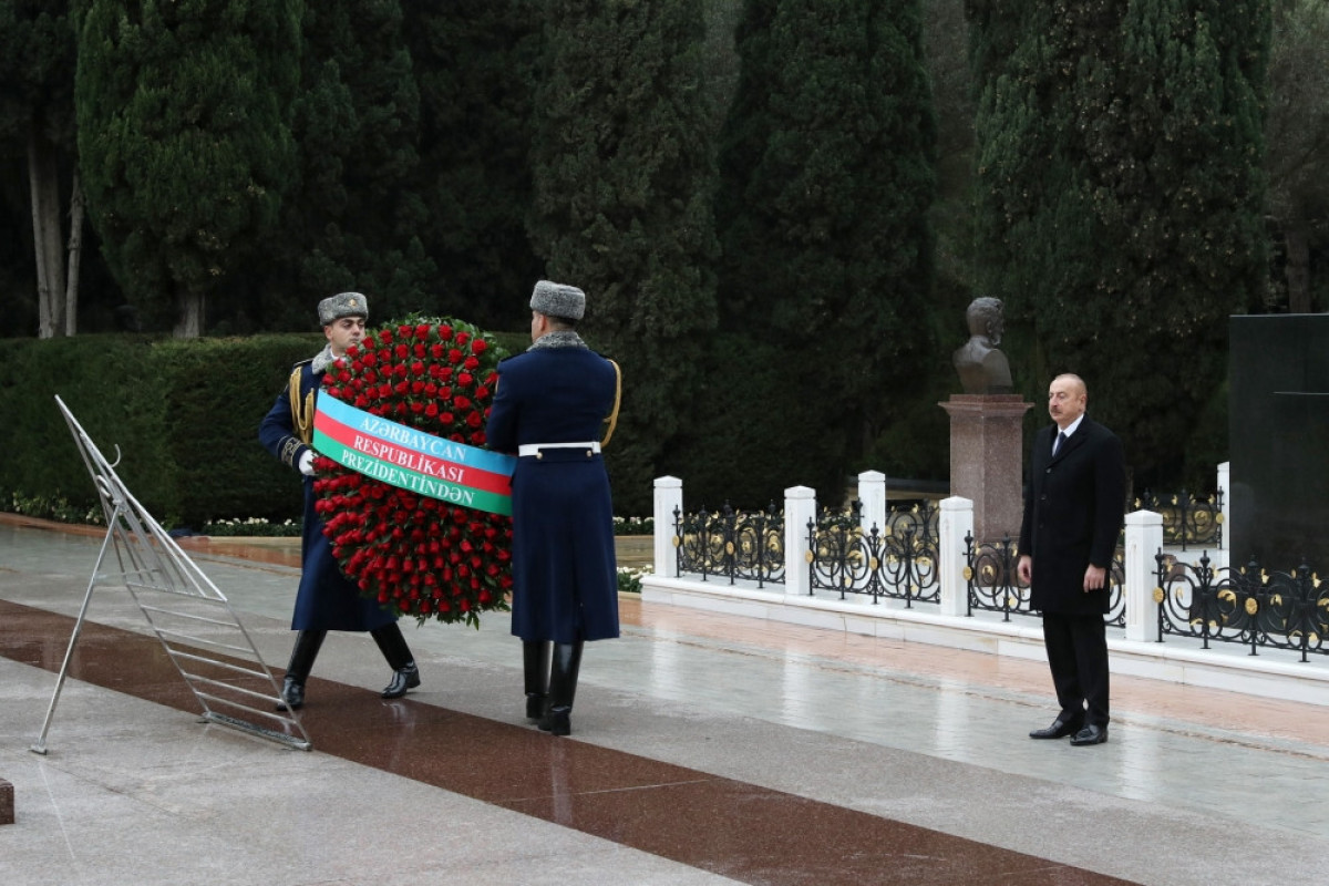 Prezident İlham Əliyev Ümummilli lider Heydər Əliyevin məzarını ziyarət edib