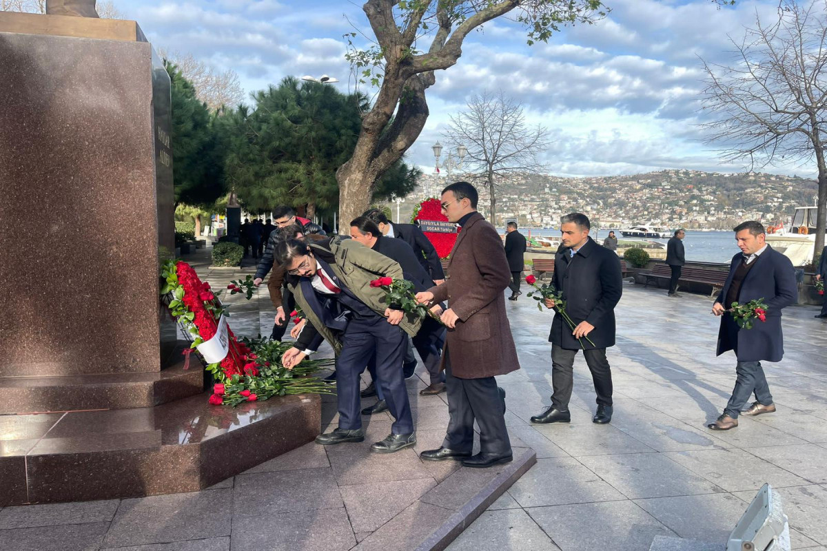 İstanbulda Ulu Öndər Heydər Əliyevin xatirəsi anılıb