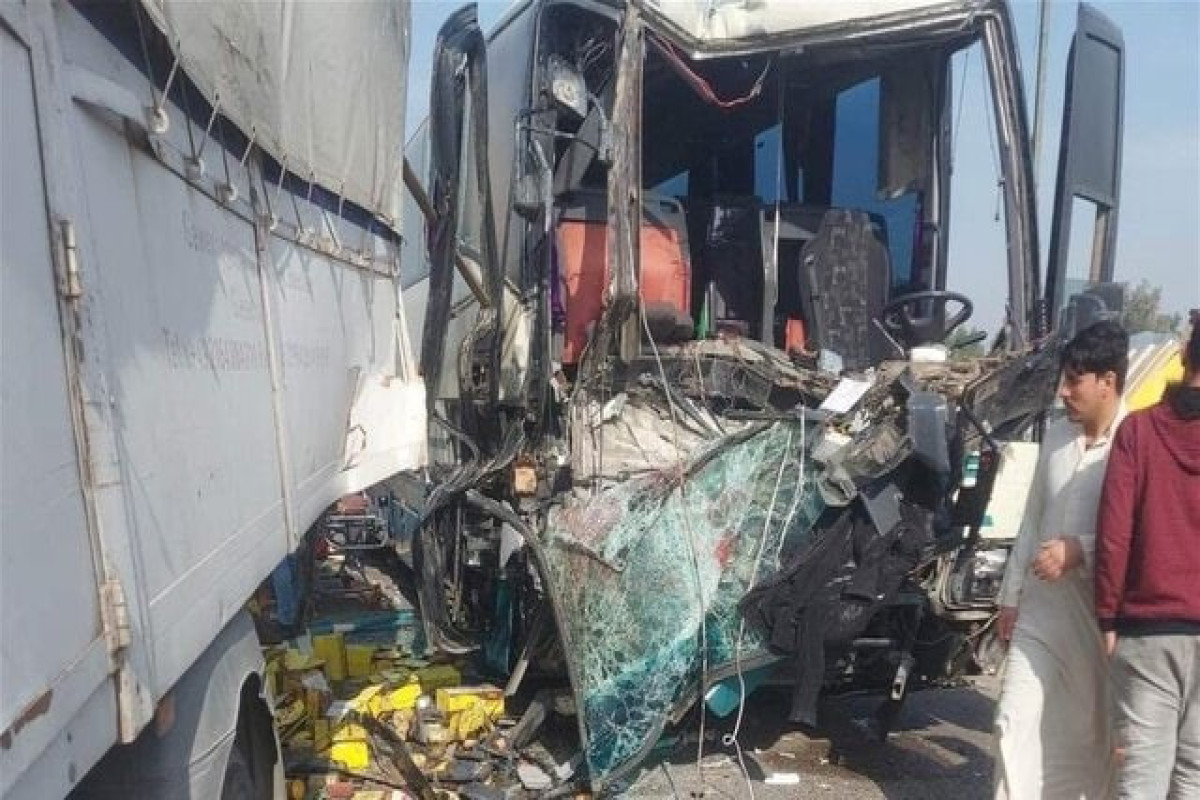 İraqda iranlı zəvvarların avtobusu qəzaya uğrayıb, 19 nəfər yaralanıb
